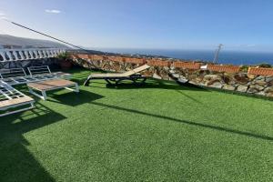 Tenerife apartment 100m2 CASA DE DON QUIJOTE with a terrace of 100m2 with a view of the ocean and Teide volcano and a garden of 600m2, Icod De Los Vinos