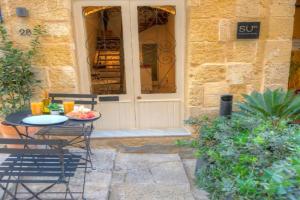Cute and modern duplex apartment in ideal location RCAS1-1, Valetta