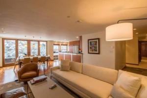 Northwoods Easy Ski In Ski Out Access Apartments, Vail