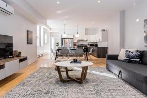 Welcoming and Homey unit near Mount Royal by DenStays Apartments, Laval
