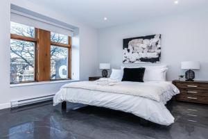Massive 3 bedroom apartment in the hearth of Le Plateau by DenStays, Laval