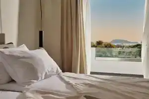 Amaroo Suites - 250m from the beach, by ZanteWize, Laganas