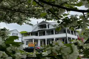 Queen Anne's Revenge Hotel, Bar Harbor