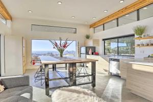 Luxe, Modern Studio with Sweeping City Views!, Boise