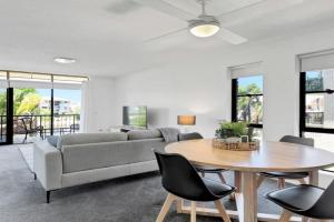 HACIENDA- CANAL VIEWS AND COMFORT Apartments, Mooloolaba