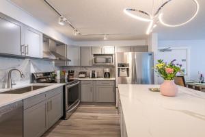 4 Bedrooms Suite Combo for Group of Families - Windtower Lodge, Canmore