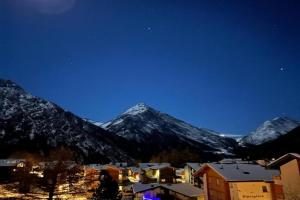 Charming and Bright Studio with Great View, Saas Fee