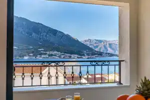 Boka View Luxury Suite - With free Garage Parking Apartments, Dobrota