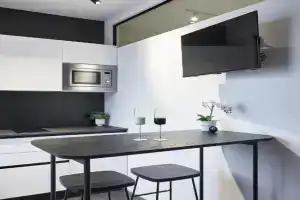 AFTER8-BLACK&WHITE Apartments, Marghera