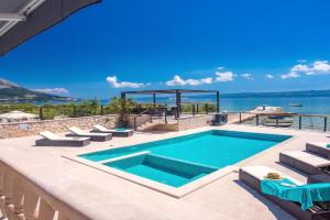 Beachfront Villa Draga with 32sqm private, heated pool, 4 bedrooms, sea view, Omis