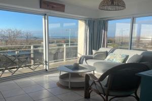 Appartement T2 vue mer les pieds dans l'eau avec parking privé Apartments, St. Jean-de-Monts