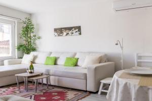 2 Bedroom house and Garden Lounge, Sintra