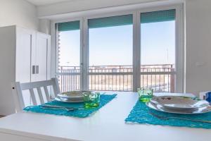 CITY CENTER - LUIGI&CAROLINA APARTMENTS - by Host4U, Pavia
