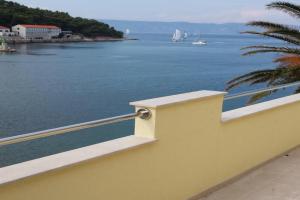 Sea view apartment near the beach S2-Jelsa center, Jelsa