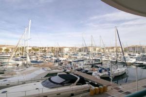 Apartment With Balcony And View On The Port, Frejus