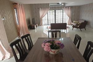 Mulberi Homestay 4BR 3Bth(8-10 px), Port Dickson