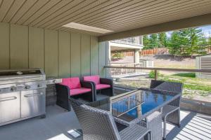 Romantic Studio with Kitchen & AC & BBQ & a Huge Balcony 164, Canmore