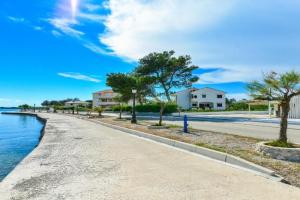 Apartments by the sea - 18590, Vir