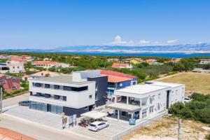 Apartments with parking space - 18520, Vir