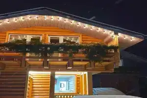 Tri-O, Budinok 120 kv dlya 1-6 gostey & Apartamenti 45 kv dlya 1-4 gostey, Generator, Okremi vhodi, Vid na gori, 15 hv do tsentru, Slavskoye