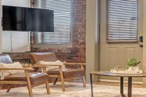 Modern, Insta-Worthy 2B Townhome in Walkable Springfield! Guest house, Jacksonville