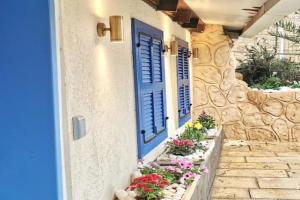 Stylish apartment with private parking by the marina, Acre