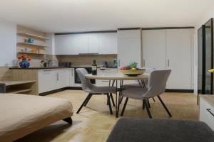Modern Apartment, Full Kitchen, for 6, Gmunden