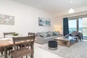 Luton Vacation Homes-Damac Heights Tower- Marina-21AB03 Apartments, Dubai