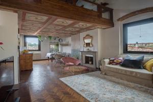 Via Lamberti, 3 - Charming Apartments - Charming and historic 5th-floor attic apartment with elevator in a building at the heart of vibrant, just a 2-minute walk from all attractions, Florence