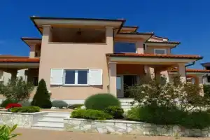 Apartment in with terrace, air conditioning, WiFi, washing machine 3352-27, Premantura