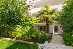 Modern apartment Zen with private garden, Porec