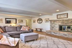 Cozy Retreat about 3 Mi to Mayo Clinic! Apartments, Rochester