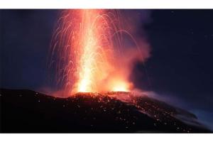 Stromboli Central Family Apartment - 3 Double Rooms, Stromboli