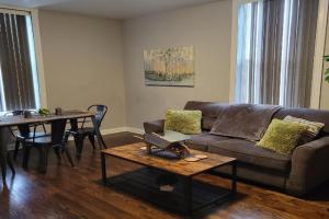 Modern style and comfort near UC Apartments, Cincinnati