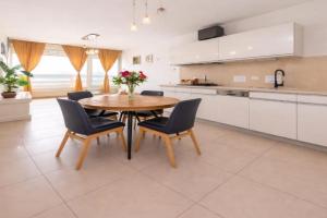 Royal suite - nice apartment with stunning sea view, Netanya