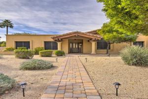 11 Mi to Escape with Patio and Bar! Guest house, Phoenix