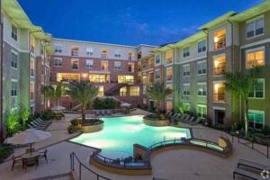 Stylish Open Concept Apt with King Bed, walking distance from NRG Texans Stadium, 1 mile to Med Center, Free Parking Apartments, Houston