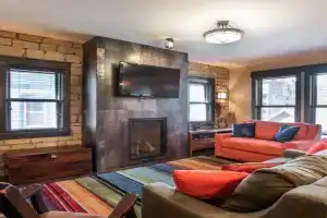 Spacious Village View Townhouse with Fireplace at Parry Peak Lofts townhouse, Winter Park