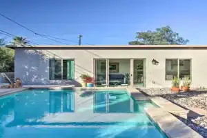 Less Than 3 Mi to U of A Poolside Oasis in! Guest house, Tucson