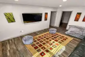 Serene and Modern 5 Location, Queen Bed, Parking Apartments, Birmingham