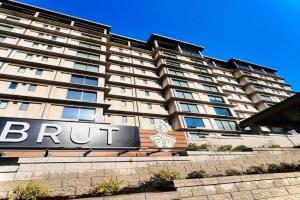 Brut Hotel, Tulsa