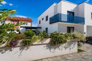 Villa Essenza Mare in with private pool & pet friendly - only 650 meters from the beach, Vodice