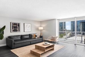 Luxurious 3BR Condo with Pool in Brickell Apartments, Miami