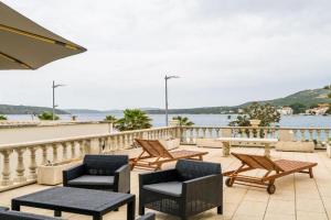 Apartments Davor, Slano