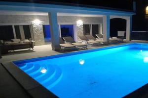 Pool-Villa „4 Seasons“ Seaview, Povile