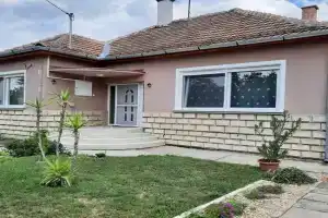 Alexander apartman, Gyula