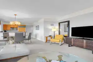 2 Bedroom OR King Studio Suites Four Seasons Hotel Free Wi-Fi & Free Parking, Miami