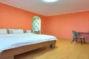 Chervone i bile Merezha kvartir Alex Apartments Dokumenti dlya vidryadzhen Bezkontaktne zaselennya 24-7, Poltava