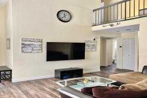 DT - 4BR Home with Patio, BBQ Grill, Games Room, Reno