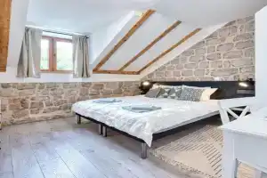 Villa Dovecote with Private Sauna, Jacuzzi & Gym, Stagno